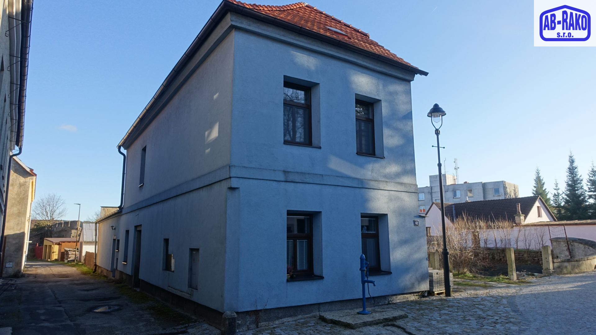 Netradiční zmodernizovaný RD u centra N. Bystřice - titulní obrázek