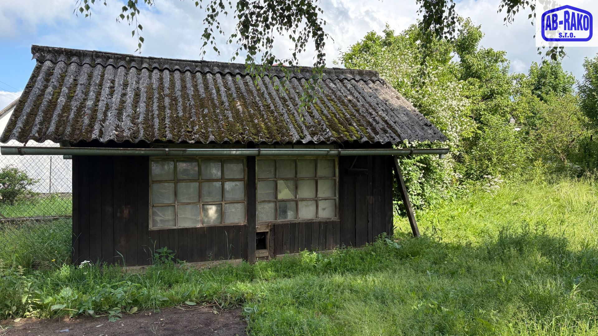 ZASTAVITELNÝ pozemek se zahradou na okraji Kunžaku - titulní obrázek
