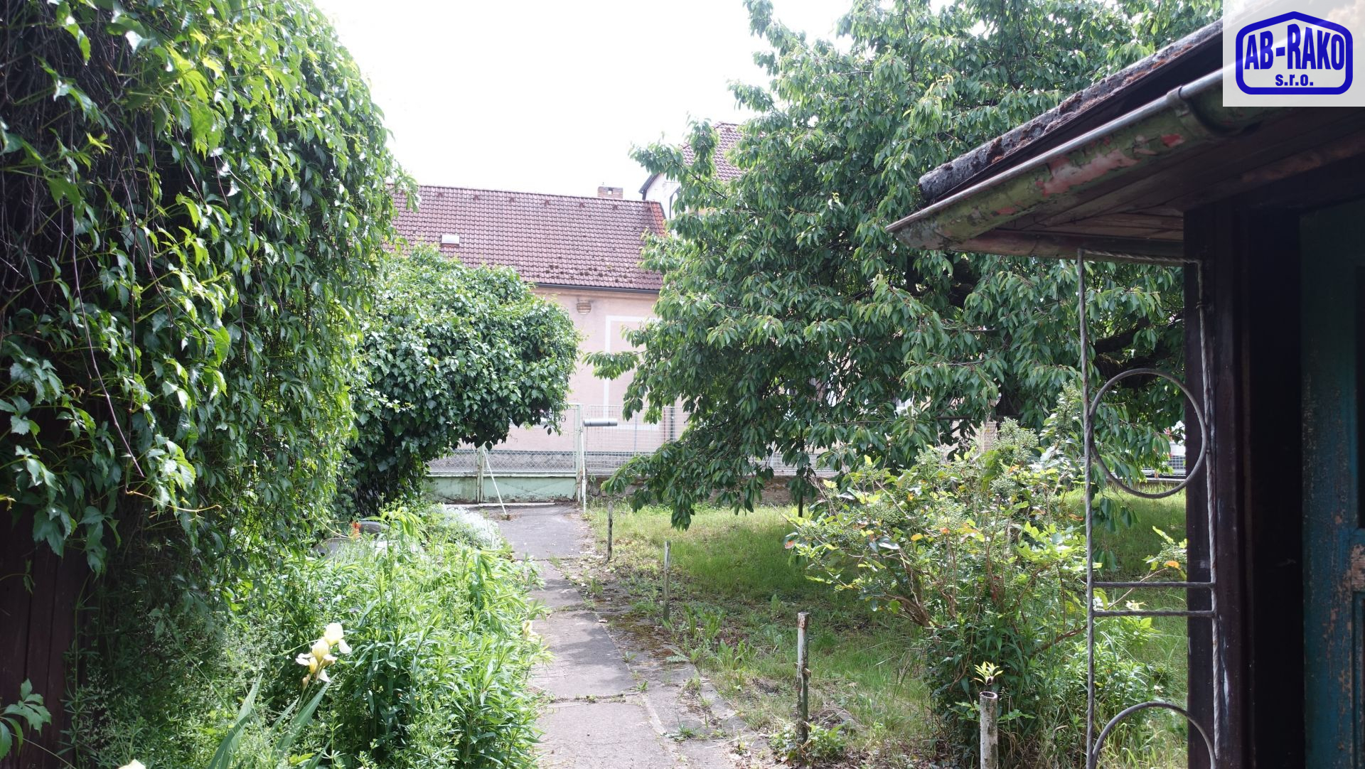 Menší RD se zastavitelnou zahradou Zbuzany v J. Hradci - obrázek č.19