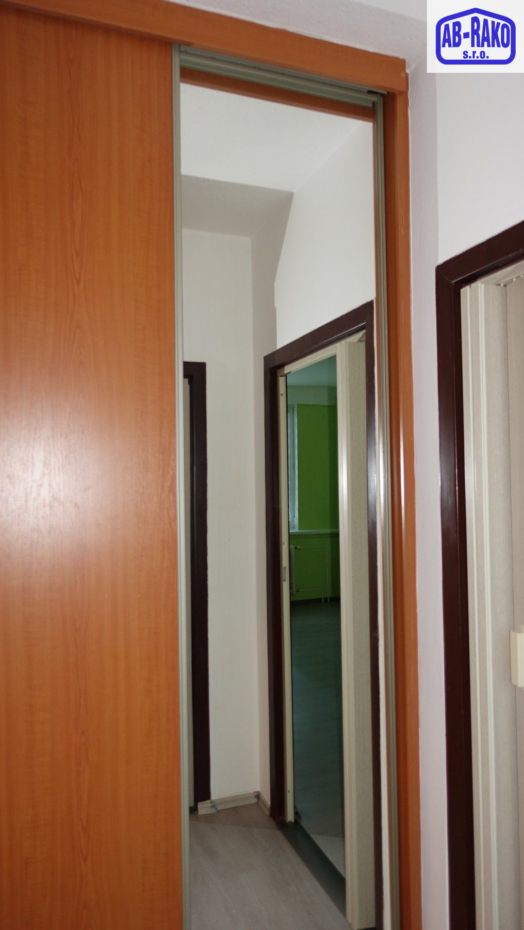 Světlý byt 3+1 na klidném sídlišti N. Bystřice - obrázek č.11