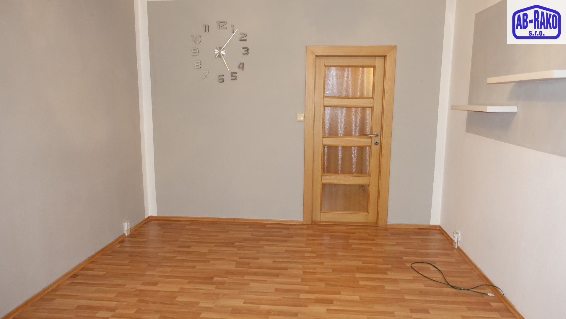 Světlý byt 3+1 na klidném sídlišti N. Bystřice - obrázek č.15